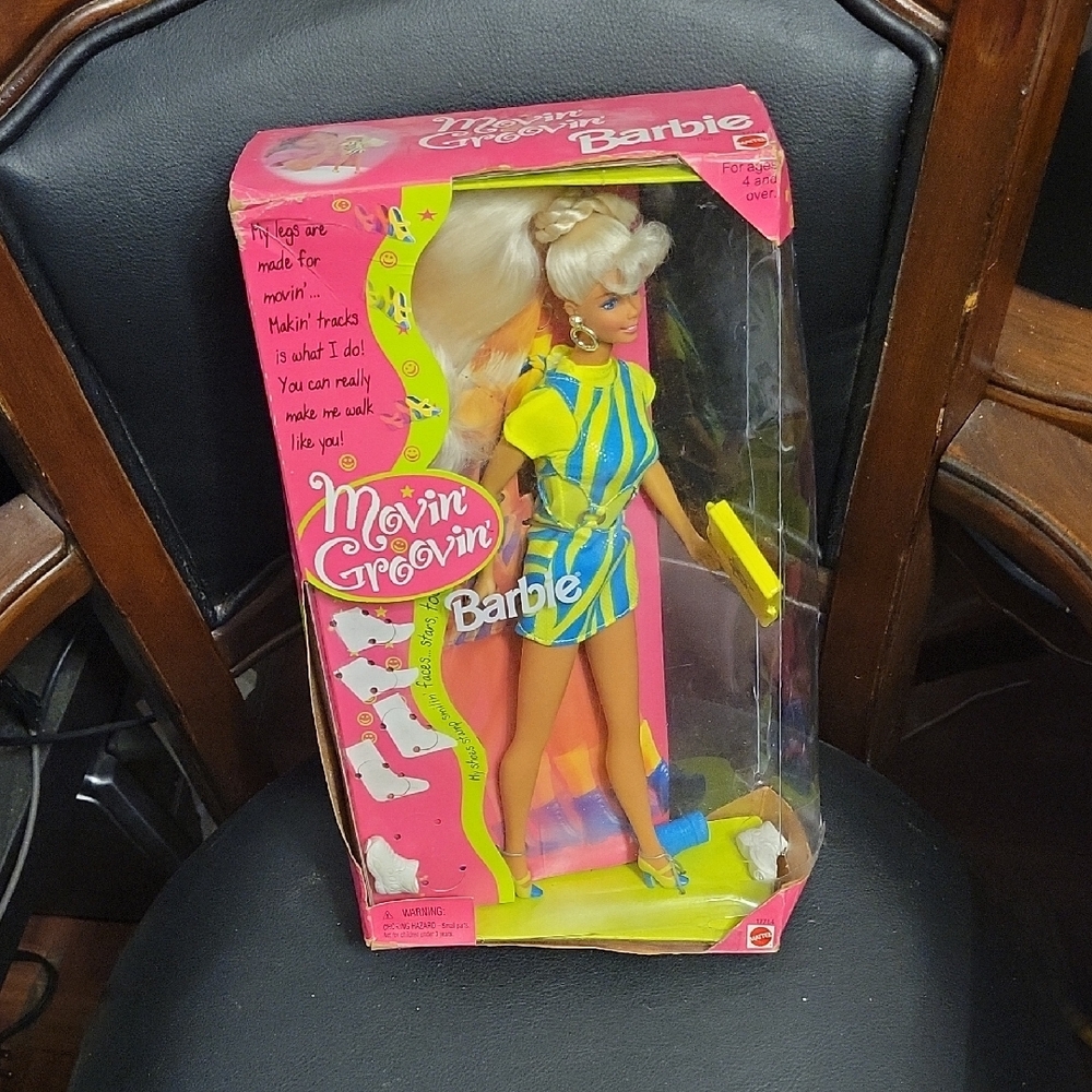Movin' Groovin' Barbie Doll with Yellow and Blue Outfit